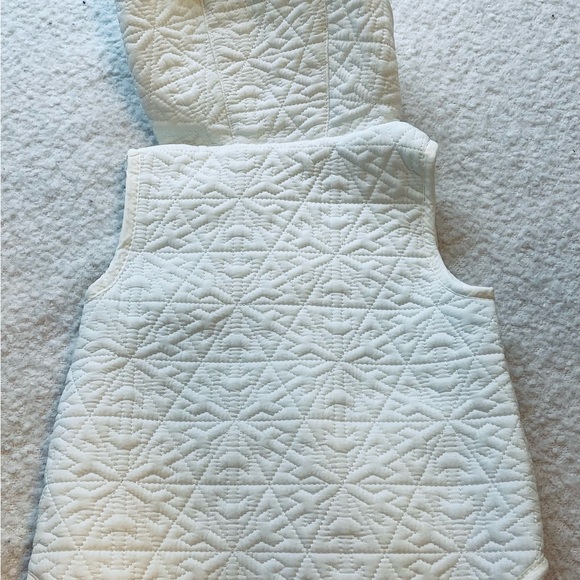 Cynthia Rowley White Snowflake Quilted Vest - Picture 2 of 3